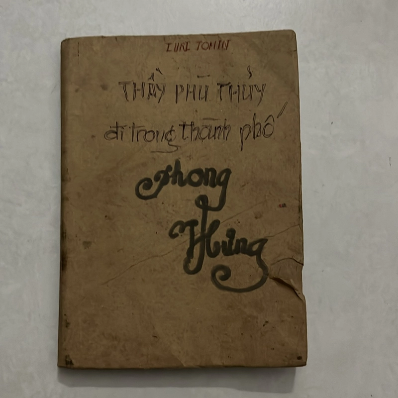 Thầy phù thuỷ đi trong thành phố — 1985s 525841