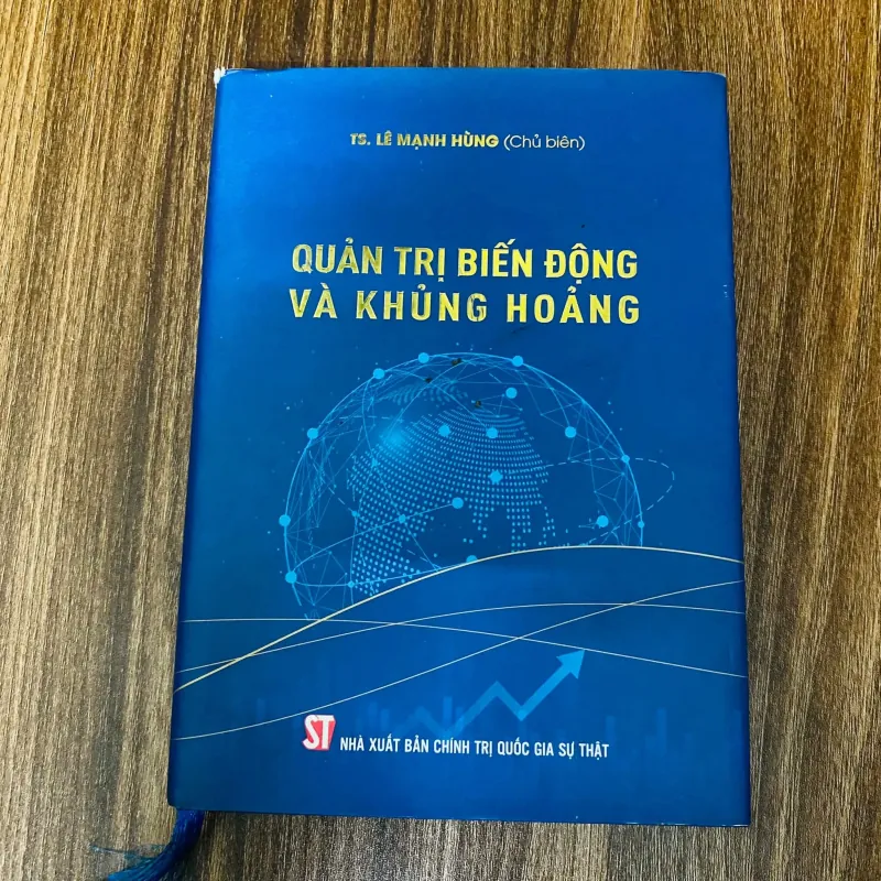 Quản trị biến động và khủng hoảng - TS.Lê Mạnh Hùng (Bìa cứng)#HATRA 996881