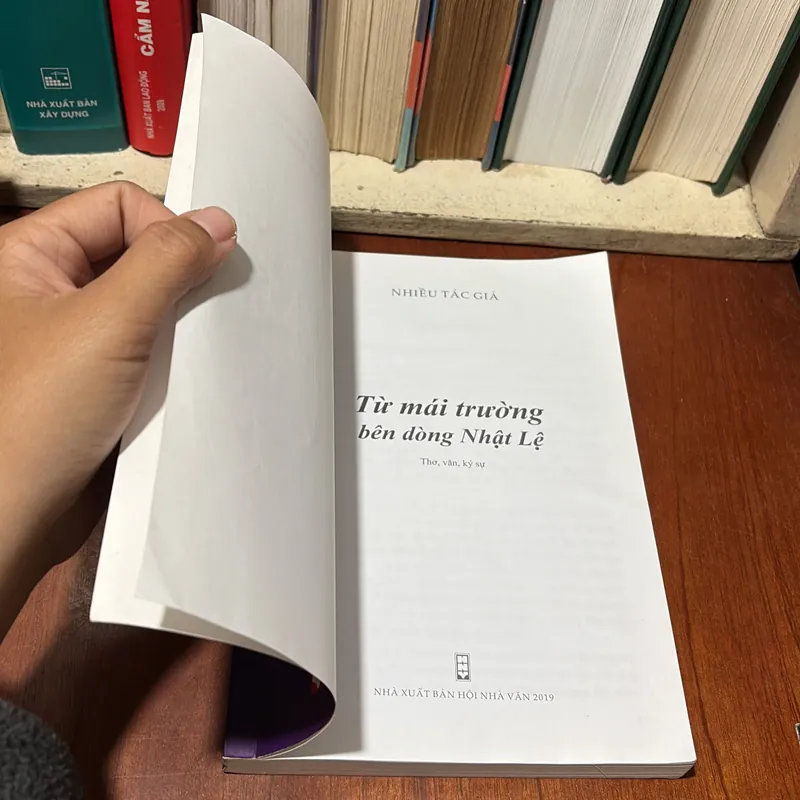 II Văn Học: Từ Mái Trường Bên Dòng Nhật Lệ - Nhiều Tác Giả - 2019 723287