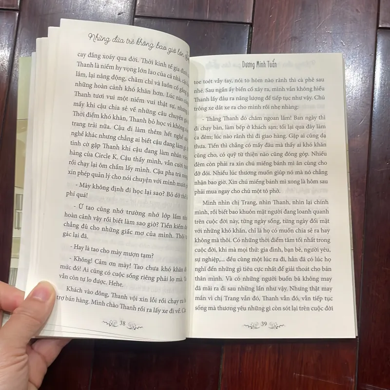 Những đứa trẻ không bao giờ lớn - tản văn dương minh tuấn 2018 nxb VH 1025858