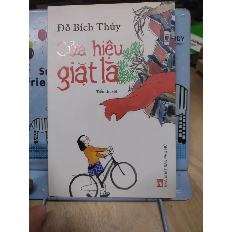 Sách: Cửa hiệu giặt là - TG: Đỗ Bích Thuý (B1) 795826