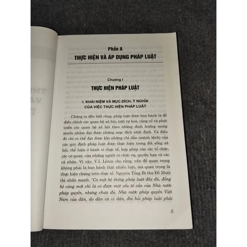 THỰC HIỆN PHÁP LUẬT VÀ VĂN HOÁ PHÁP LÝ TRONG ĐỜI SỐNG XÃ HỘI 993008