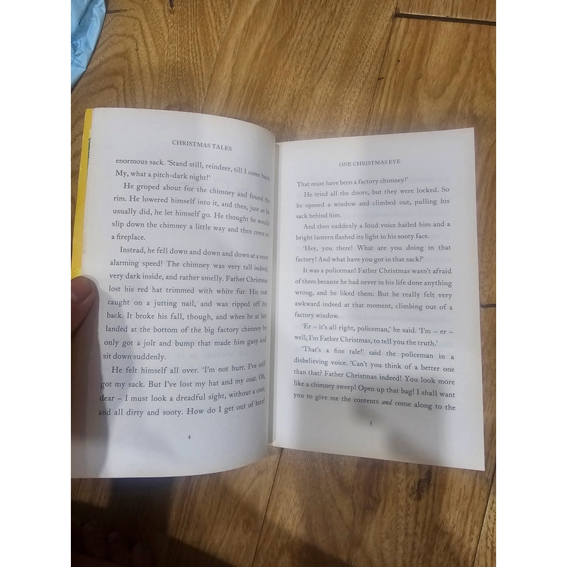 Christmas Tales (Sách tiếng anh) 528063