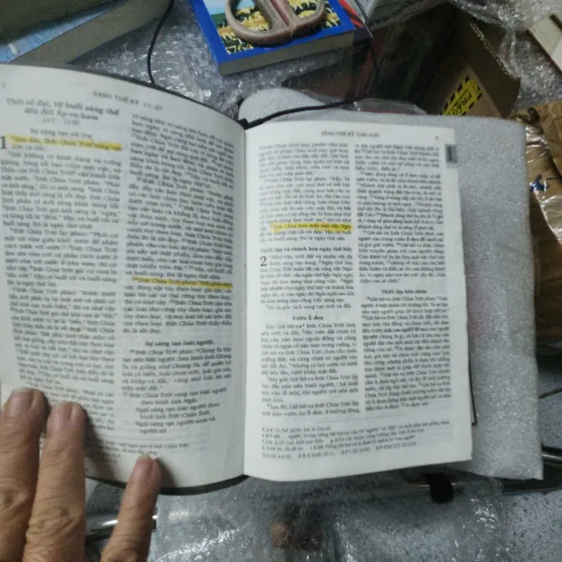 Kinh thánh cựu ước và tân ước bản truyền thống hiệu đính 2011 1001384