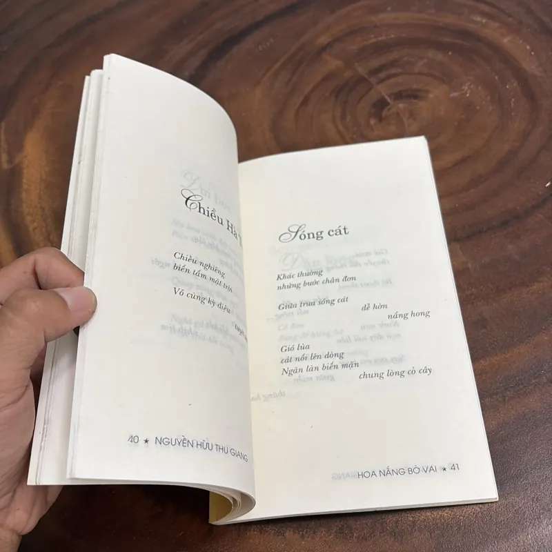 II Thơ: Hoa Nắng Bờ Vai - Nguyễn Hữu Thu Giang - 2000 1001908