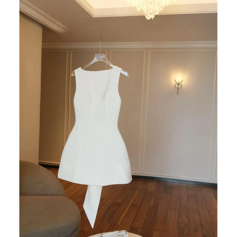 Đầm ghim hoa đỏ thời trang size M mới 443544