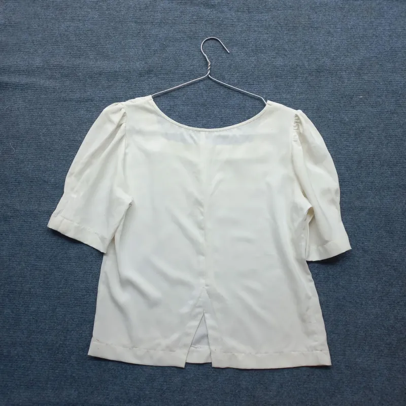 Áo kiểu cổ vuông màu trắng 932352