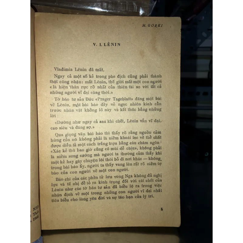 Một buổi tối tháng tư - Tạp truyện và bút ký về V.I.Lê-nin 786048