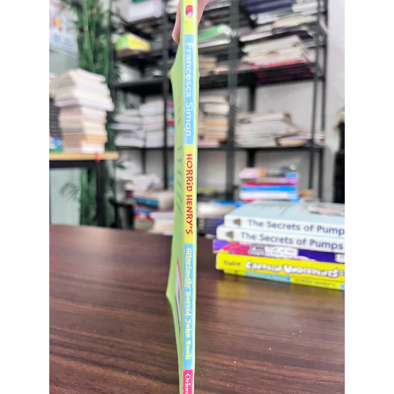 Horrid Henry's Hilariously Horrid Joke Book - Francesca Simon 936195