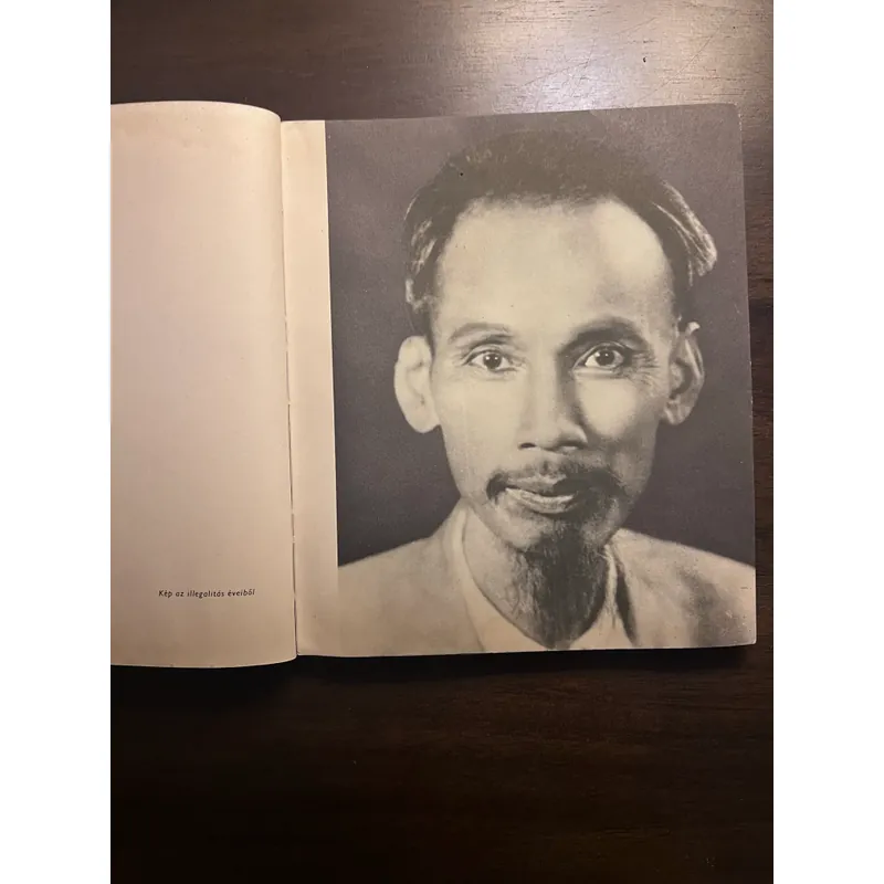 Sách ảnh: Hồ Chí Minh 590794