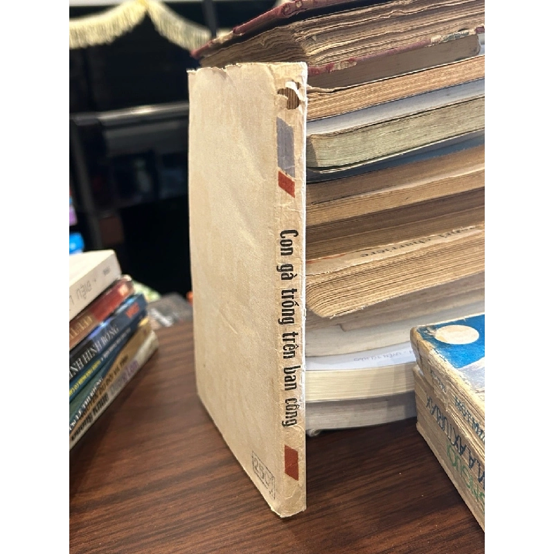 Con gà trống trên ban công- NXB Thanh Hoá 930760