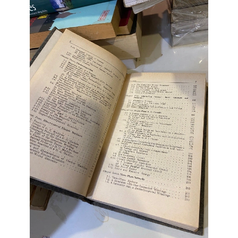 Basic Electricity and Electronics - V. S. Popov and S. A. Nikolayev 976857