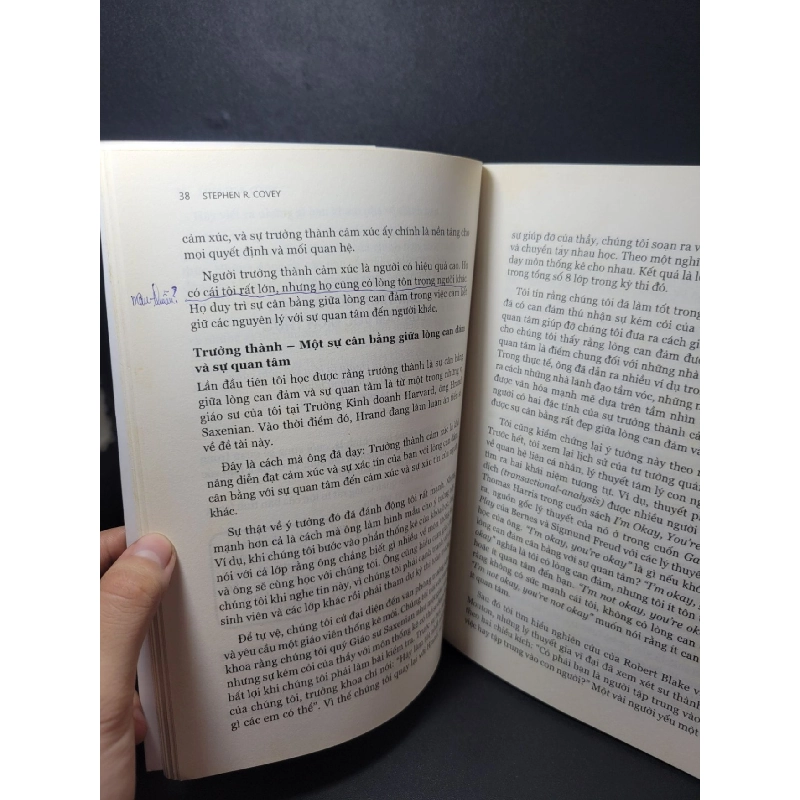 Tầm vóc đích thực mới 80% bẩn bìa, ố nhẹ, highlight, có chữ viết 2018 Stephen R. Covey HCM2205 KỸ NĂNG 919313