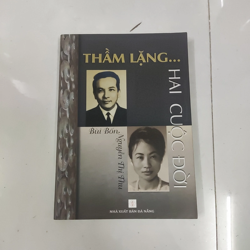 Thầm lặng hai cuộc đời  391789