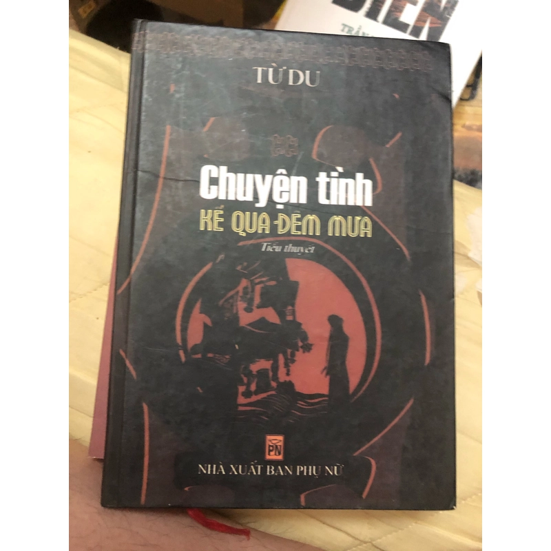 chuyện tình kể qua đêm tư du bìa cứng 493528