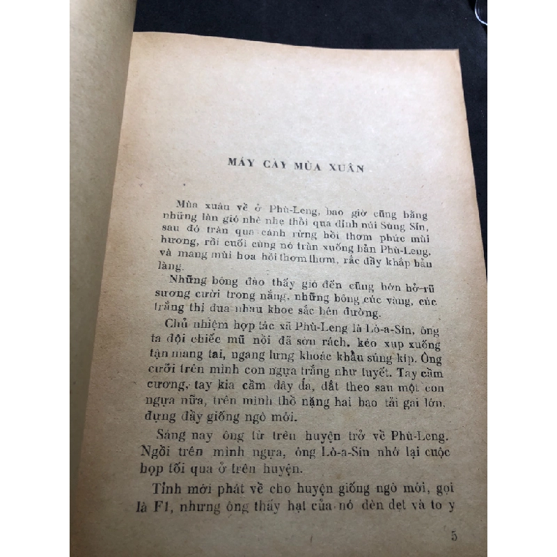Phù sa trẻ mới 60% ố nặng có dấu mộc và viết nhẹ trang đầu 1977 Nhiều tác giả HPB0906 SÁCH VĂN HỌC 162207
