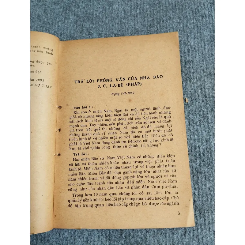 TRẢ LỜI CÁC NHÀ BÁO NƯỚC NGOÀI - NGUYỄN VĂN LINH 701928