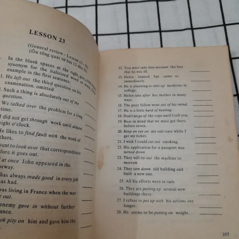 THÀNH NGỮ ANH VIỆT THÔNG DỤNG (Essential Idioms in Eng) Robert Dixson. Anh Thư dịch. 1993 732658