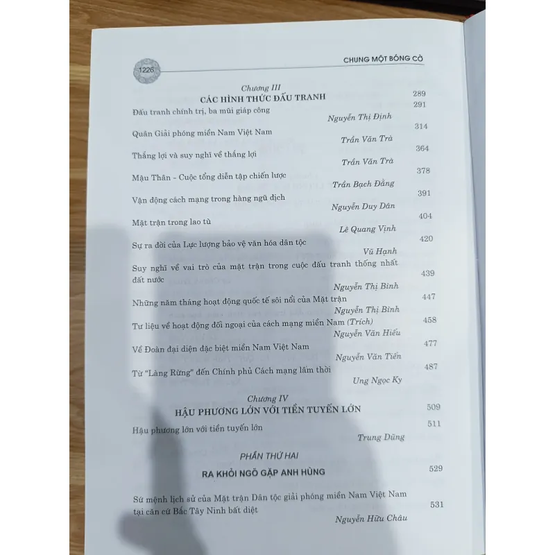 Chung một bóng cờ 930710