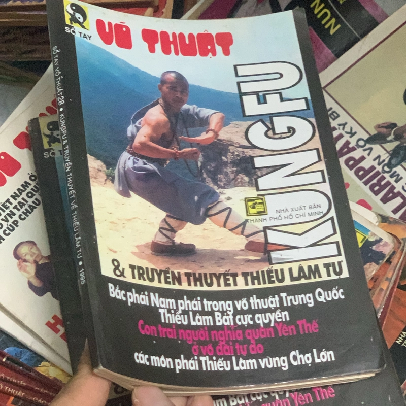 SỔ TAY VÕ THUẬT - KUNGFU & TRUYỀN THUYẾT THIẾU LÂM TỰ  544382