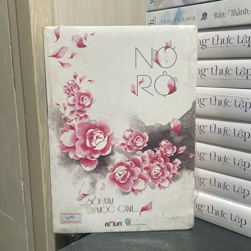 (ngôn tình) - Nở rộ - Sói xám mọc cánh 990921