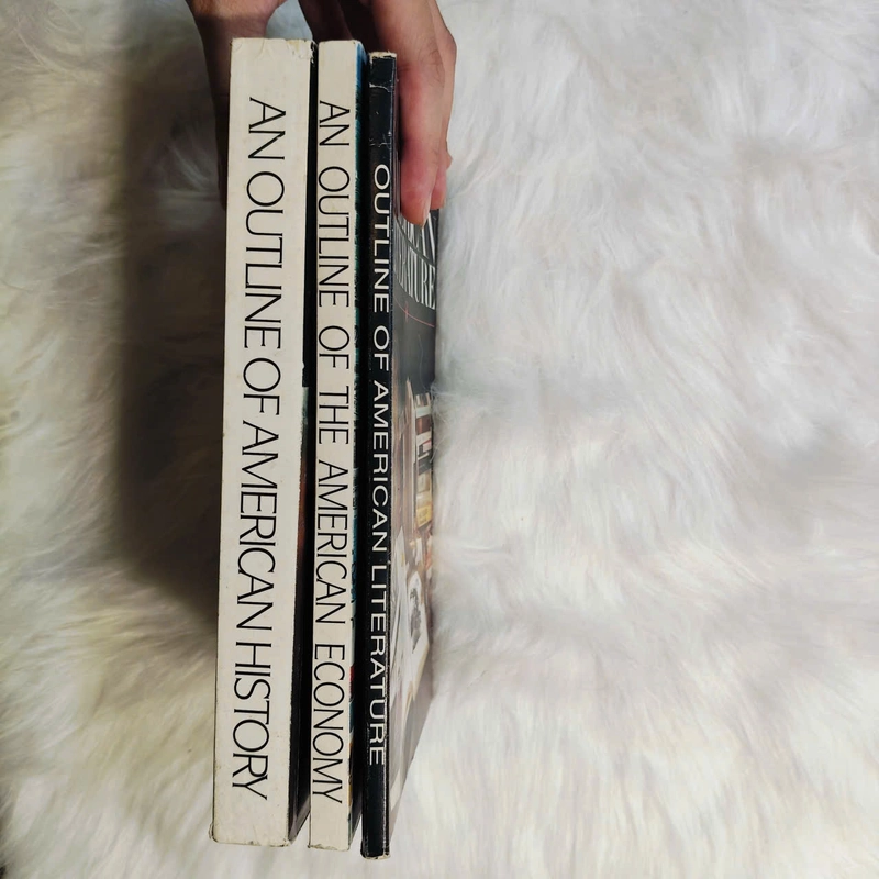 An Outline on American History + Economy + Literature (3 cuốn) 526904
