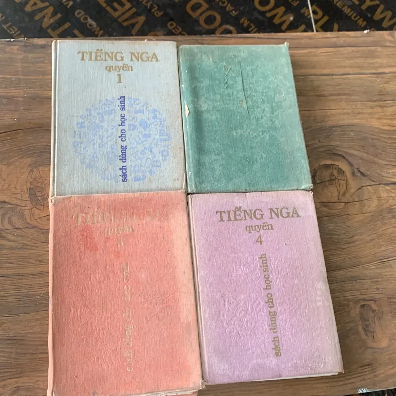 Tiếng Nga quyển 1-2-3-4, dành cho học sinh, bìa cứng, in tại Nga năm 1978 929800