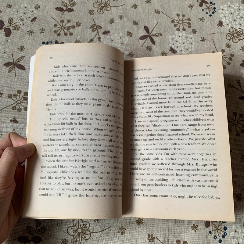 Sách Out of My Mind, Used, Fiction Book cho trẻ 10+ 442978
