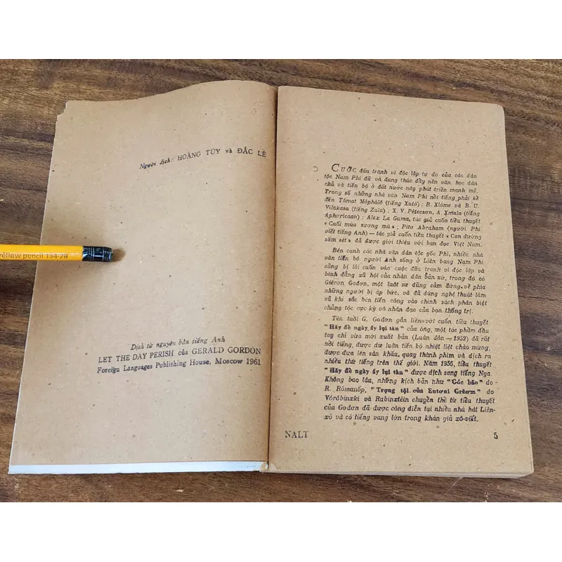 Tác phẩm VH kinh điển của Gerald Gordon: HÃY ĐỂ NGÀY ẤY LỤI TÀN 732163