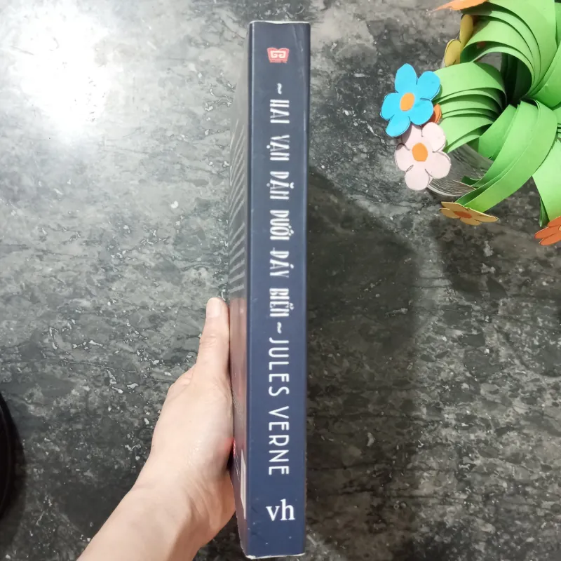 Sách Hai Vạn Dặm Dưới Dưới Dải Biển Jules Verne mới 90% 961654
