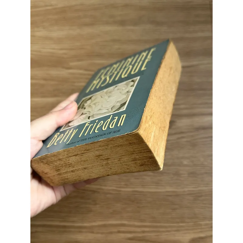 The Feminine Mystique - Betty Friedan 785155