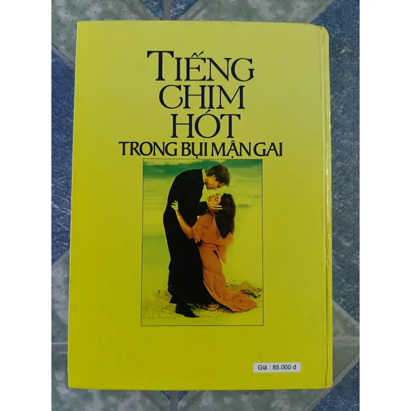 Tiếng chim hót trong bụi mận gai - Côlin Măccalâu 700351