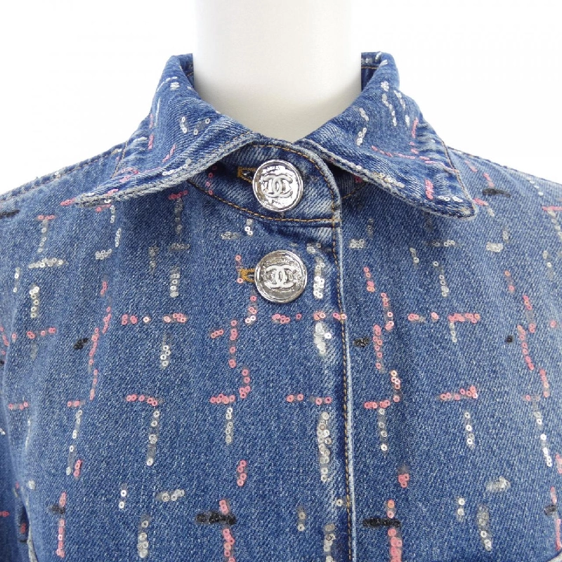 Áo khoác denim CHANEL METIERS D’ART LOOK 38 P75259V66855 633333