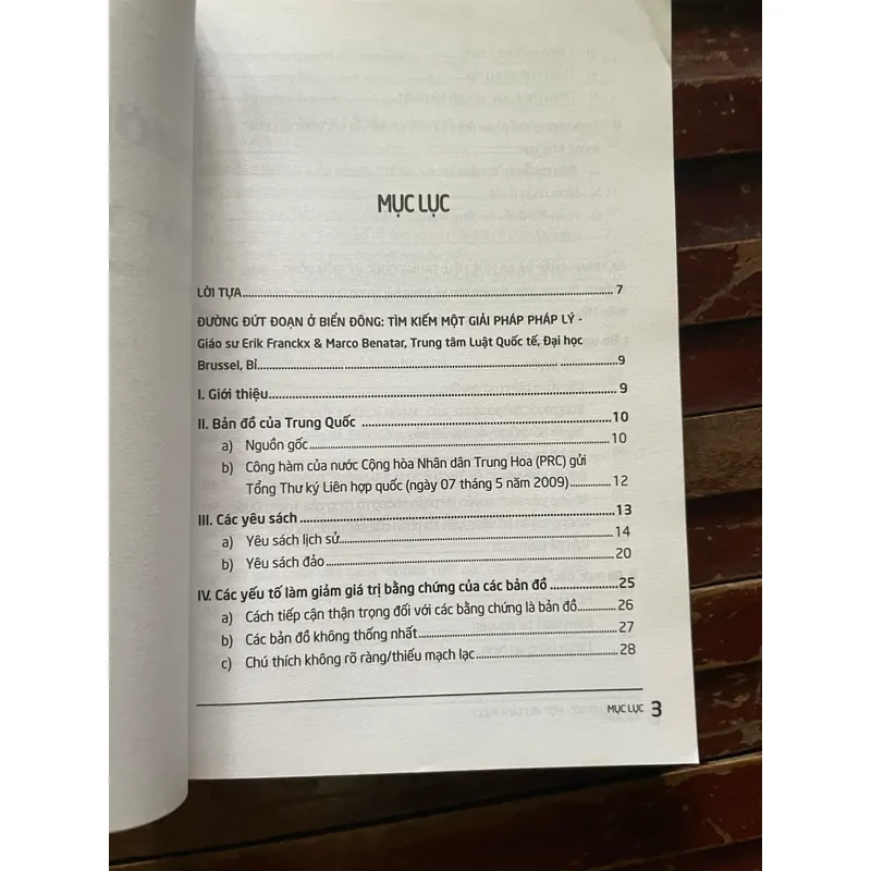 Đường lưỡi bò , một yêu sách phi lý, NXB Tri Thức 558524