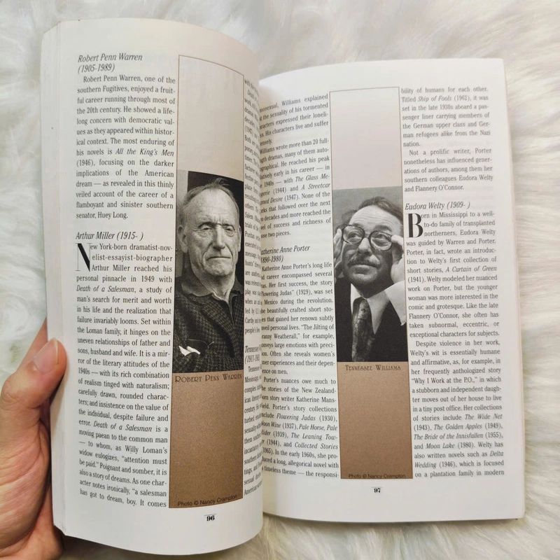 An Outline on American History + Economy + Literature (3 cuốn) 526904