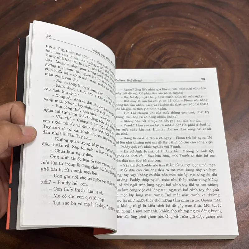 II Văn Học Kinh Điển: Những Con Chim Ẩn Mình Chờ Chết - COLLEEN Mc CULLOUGH - 2012 977224