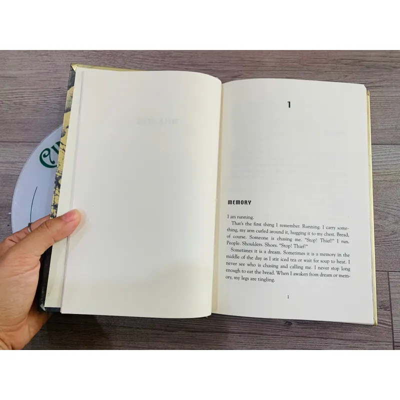 [Sách 2hand từ US] Like new 90% - Milkweed – Jerry Spinelli 999650