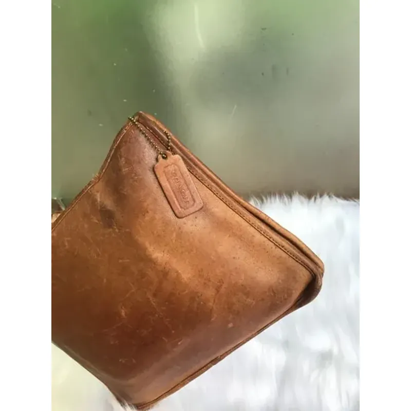 Túi loại cầm tay . COACH USA màu da bò 936341