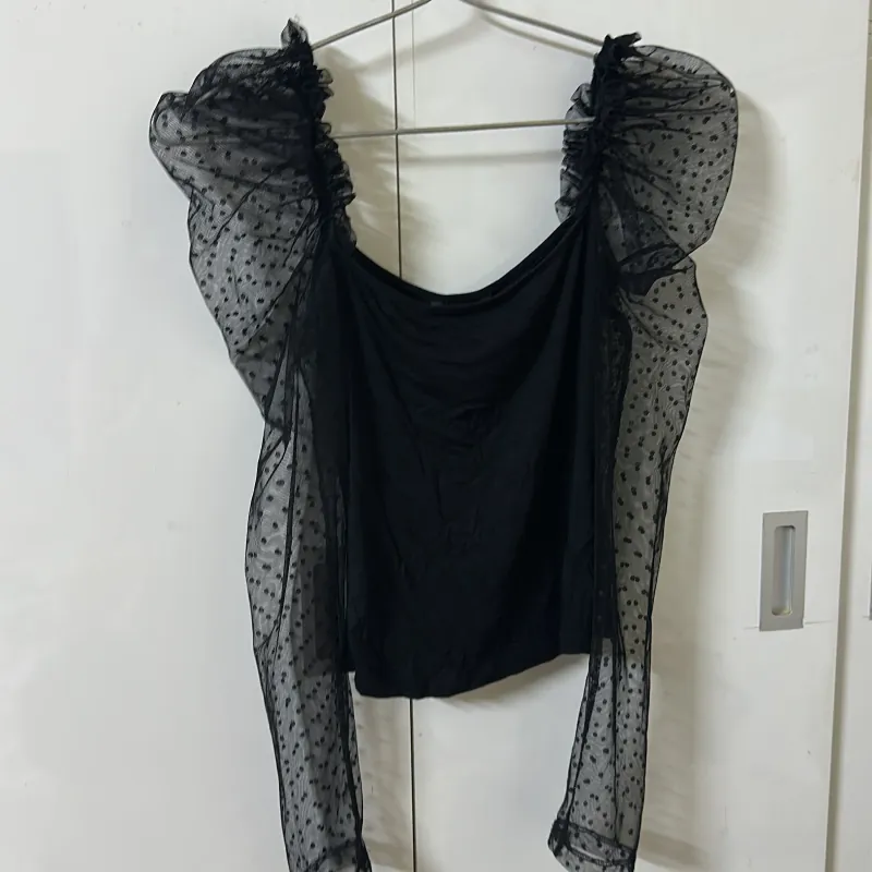 Áo trễ vai tay ren  970994