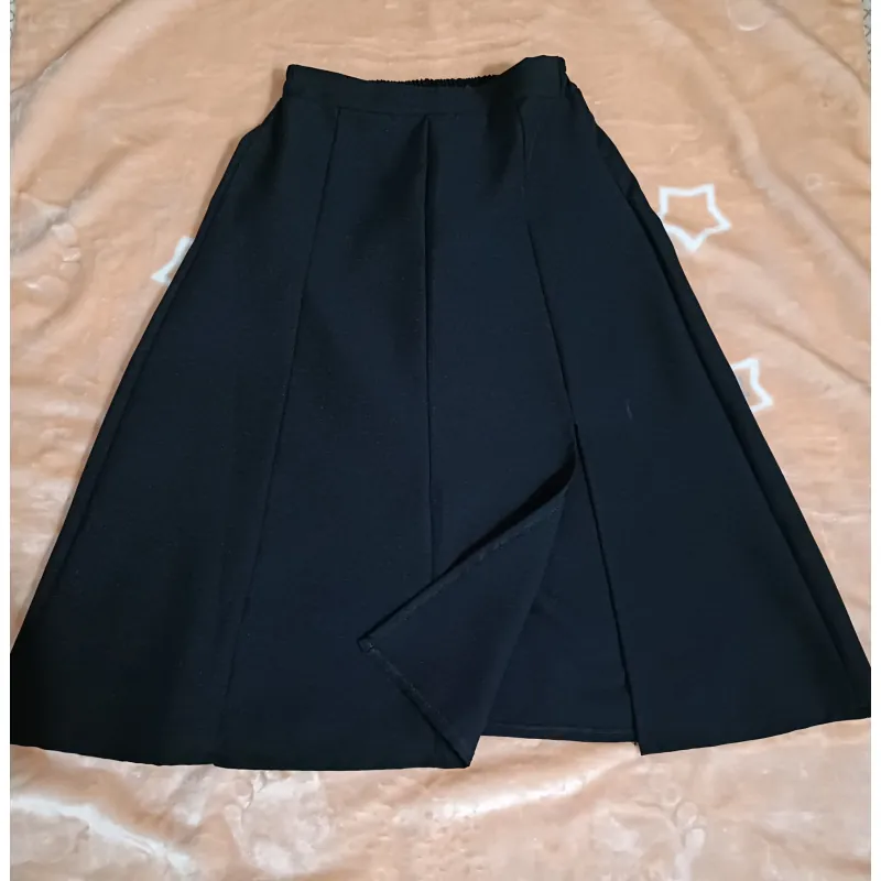 Chân váy nữ dáng chữ A màu đen size S 1005940