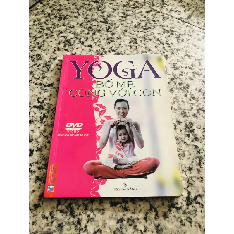 YOGA BỐ MẸ CÙNG VỚI CON ( không kèm DVD) 969837