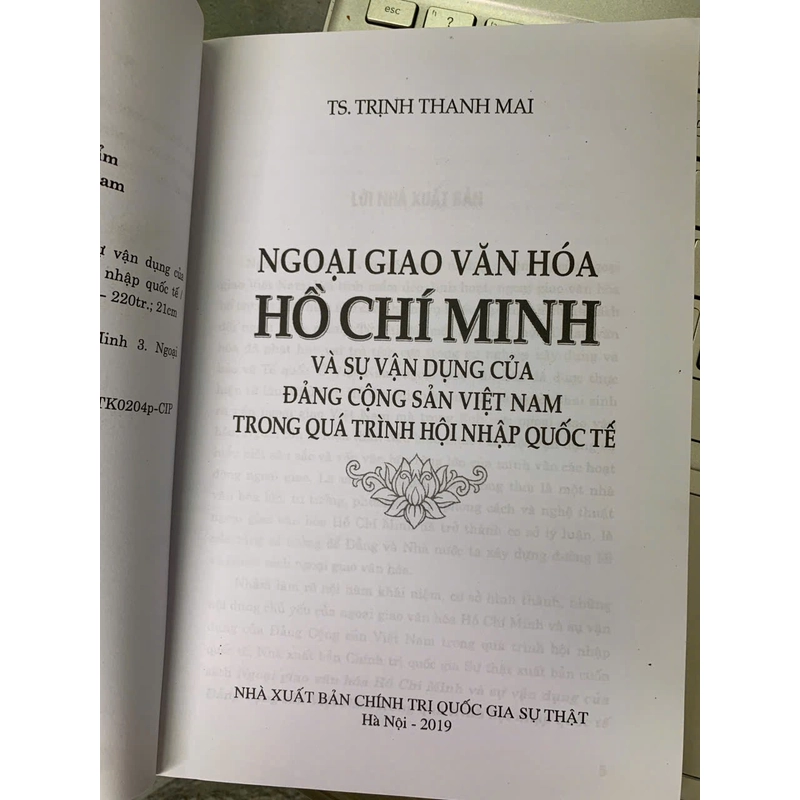 NGOẠI GIAO VĂN HÓA HỒ CHÍ MINH - TS. TRỊNH THANH MAI 530180