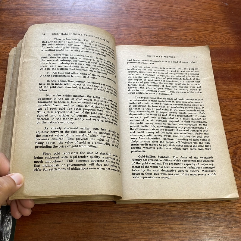 II Economic Books: Essentials Of Money, Credit And Banking - MIRANDA - 1989 503419
