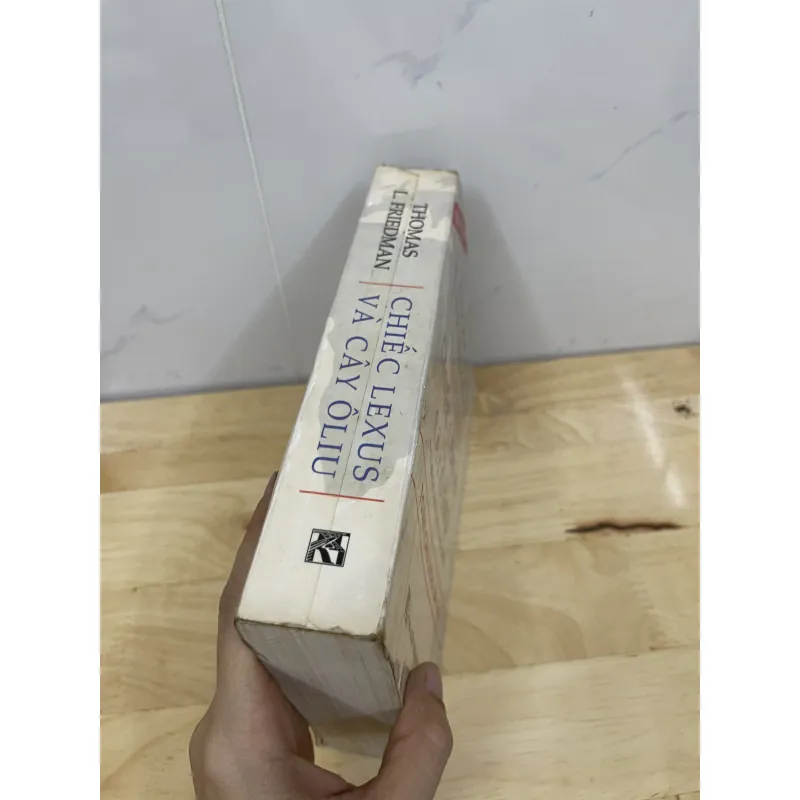 Chiếc LExus và Cây Ô LIU  776120