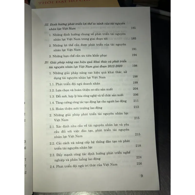 Khai thác và phát triển tài nguyên nhân lực Việt Nam 756088