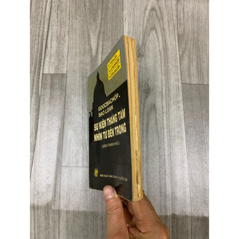 Goocbachop bạo loạn, sự kiện tháng tám nhìn từ bên trong 473628
