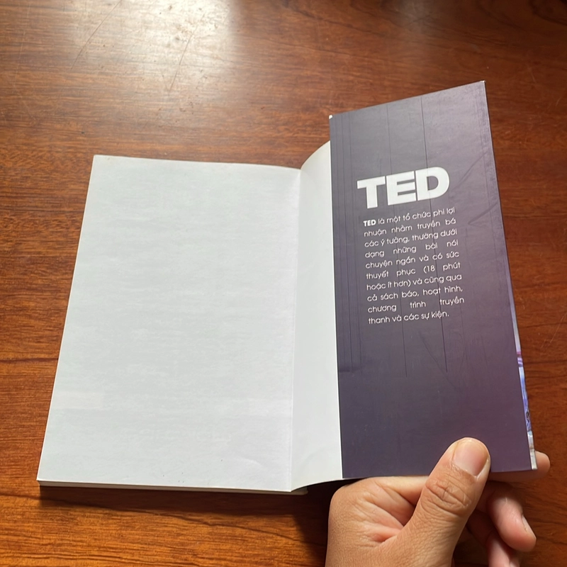 II TEDBooks: Người Lạ Làm Thay Đổi Cuộc Sống Của Chúng Ta - KIO STARK 498211