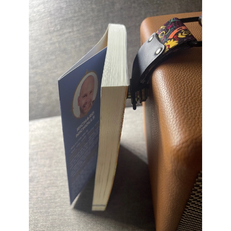 Cân bằng cảm xúc cả lúc bão giông Richard Nicholls 2023 mới 90% HPB1105 914283