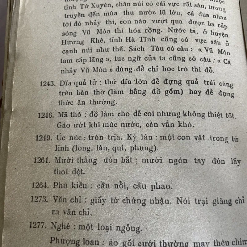 Câu đố Việt Nam : Nguyễn văn Trung; 1986; 500 trang  681727