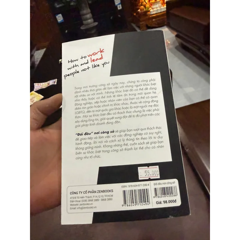 ĐỐI ĐẦU NƠI CÔNG SỞ – How to Work with and Lead People Not Like You – Kelly McDonald- K5 1033755